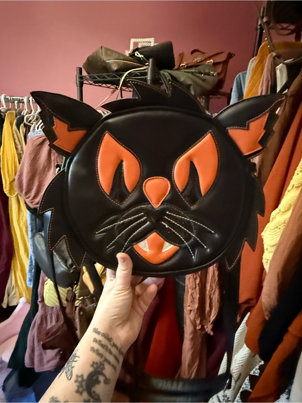 Love Pain Stitches Pumpkin Kult Cat Halloween Black & Orange Face Crossbody Bag - Picture 3 of 6